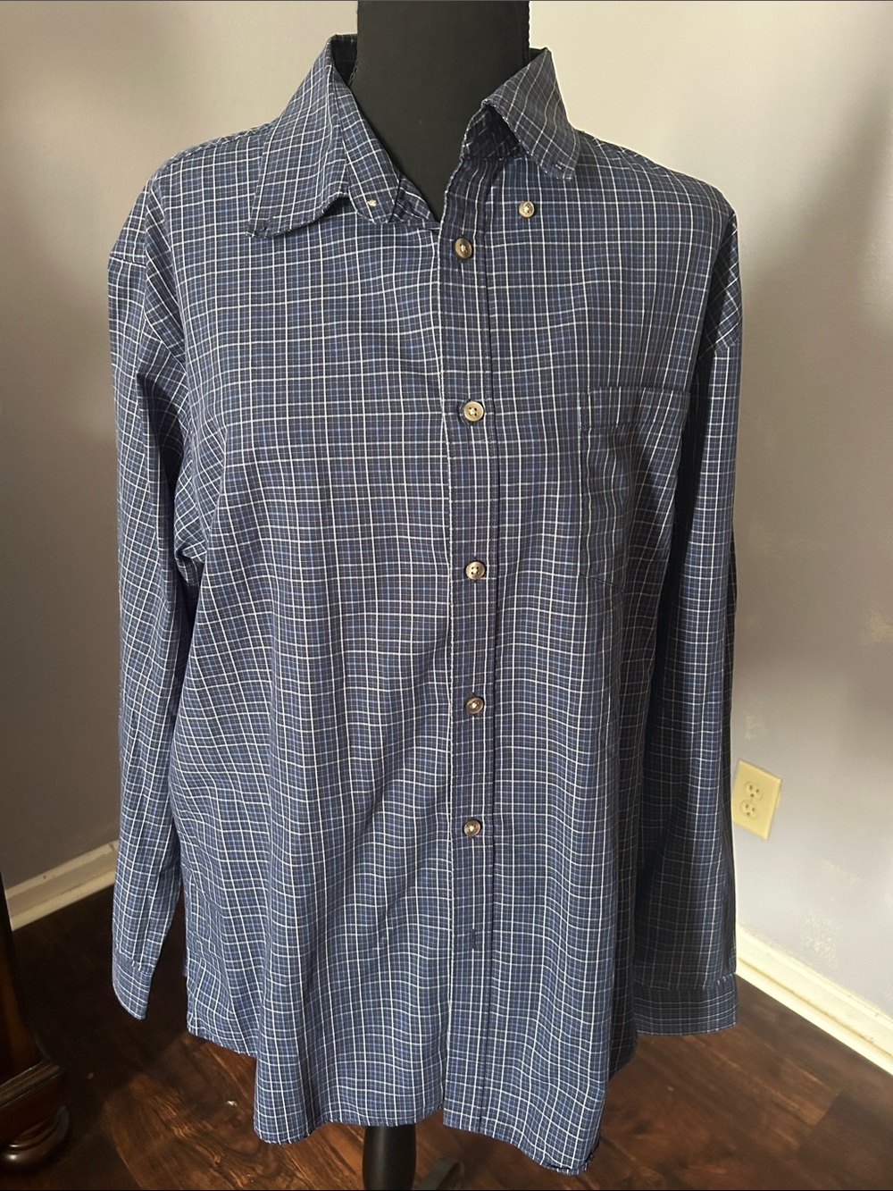 Van Heusen Men Classic Blue Plaid Long-Sleeve Shirt Size Large (16-16 1/2) - Picture 1 of 3